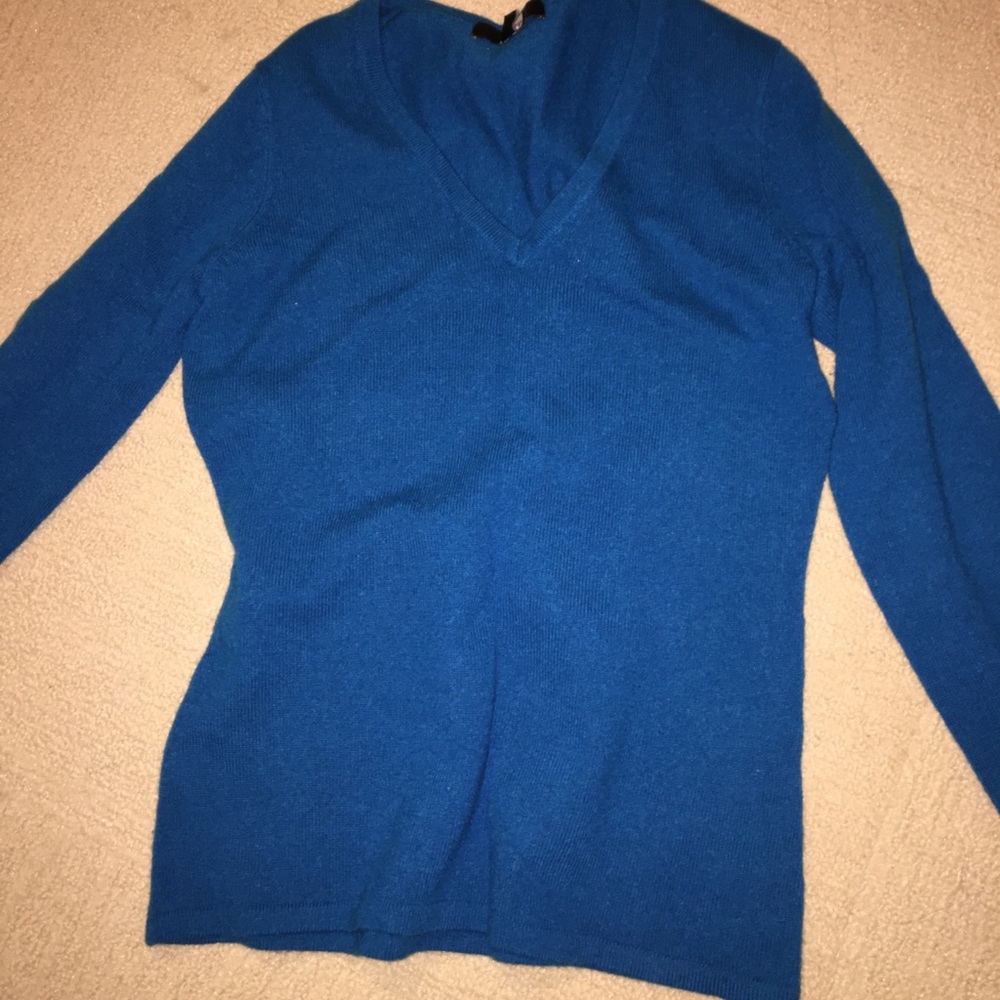 Blue 100% cashmere sweater